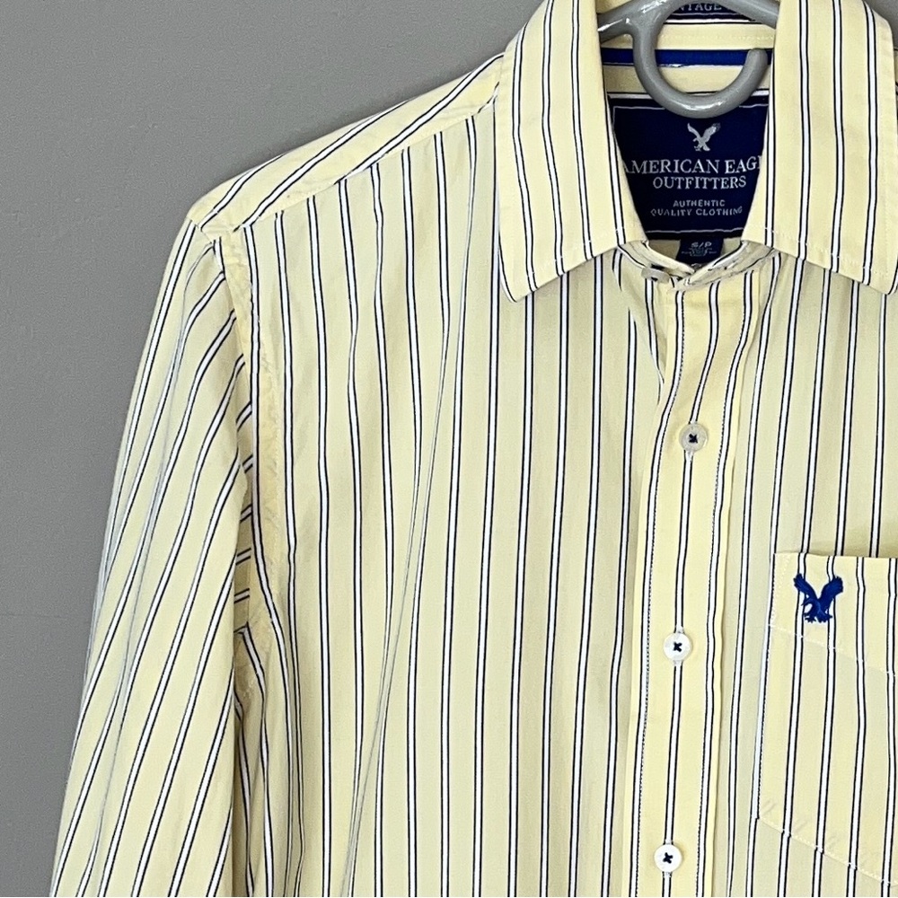 AE Mens Vintage Fit Size M Classic 90s Casual Preppy Button Up Yellow Blue Shirt